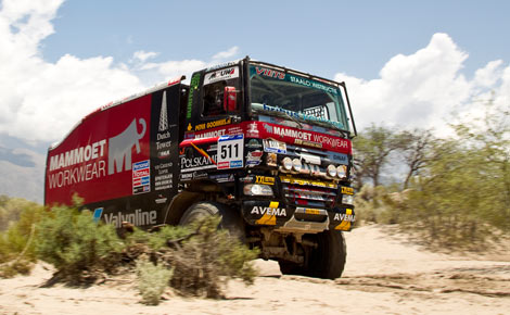Martin van den Brink als een Mammoet door de Dakar 2011